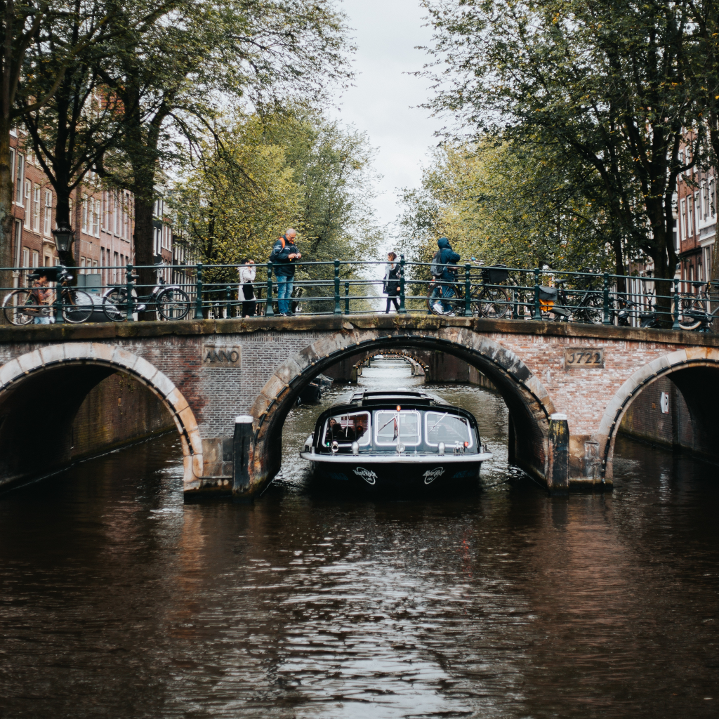 Commit to personal coaching with Athe Canalside Life Coach and experience CALM, CONFIDENCE, CLARITY